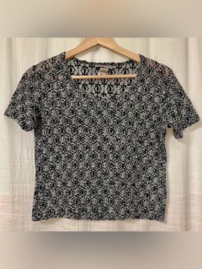 Black and White Floral Short Sleeve Top